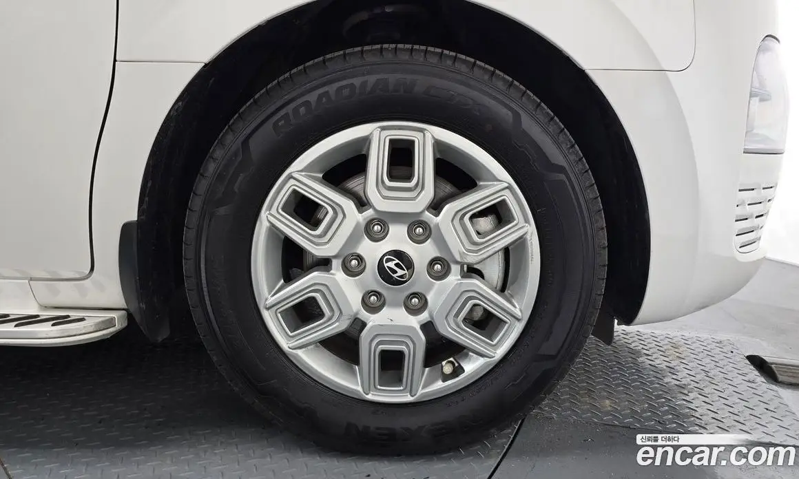 Hyundai Staria 2025 3.5 автомат (гидро), фото 6