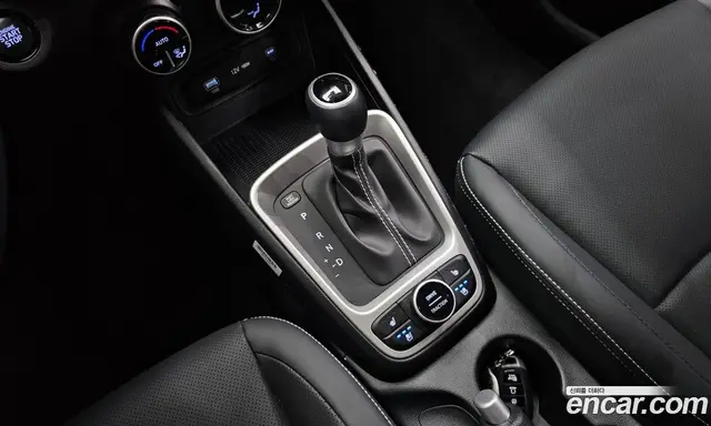 Hyundai Venue 2025 1.6 автомат (гидро), миниатюра 12