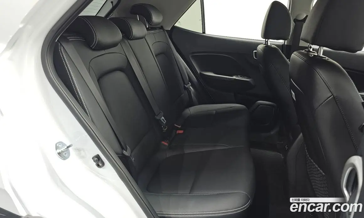 Hyundai Venue 2025 1.6 автомат (гидро), фото 18
