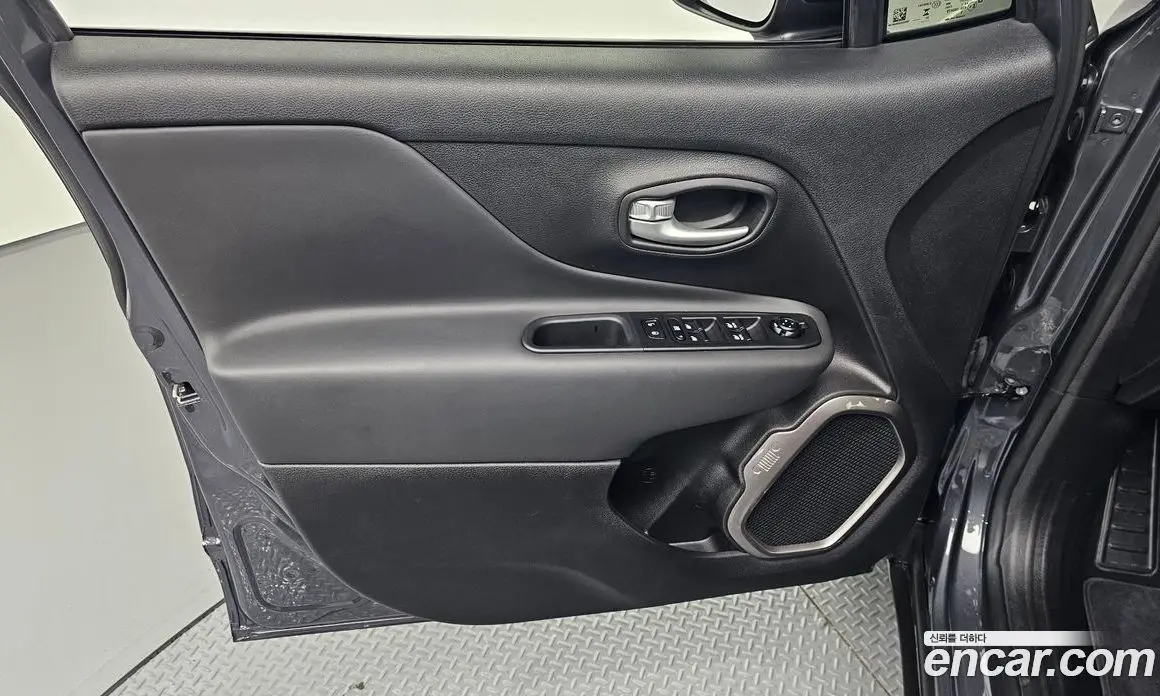 Jeep Renegade 2023 1.3 автомат (гидро), фото 14
