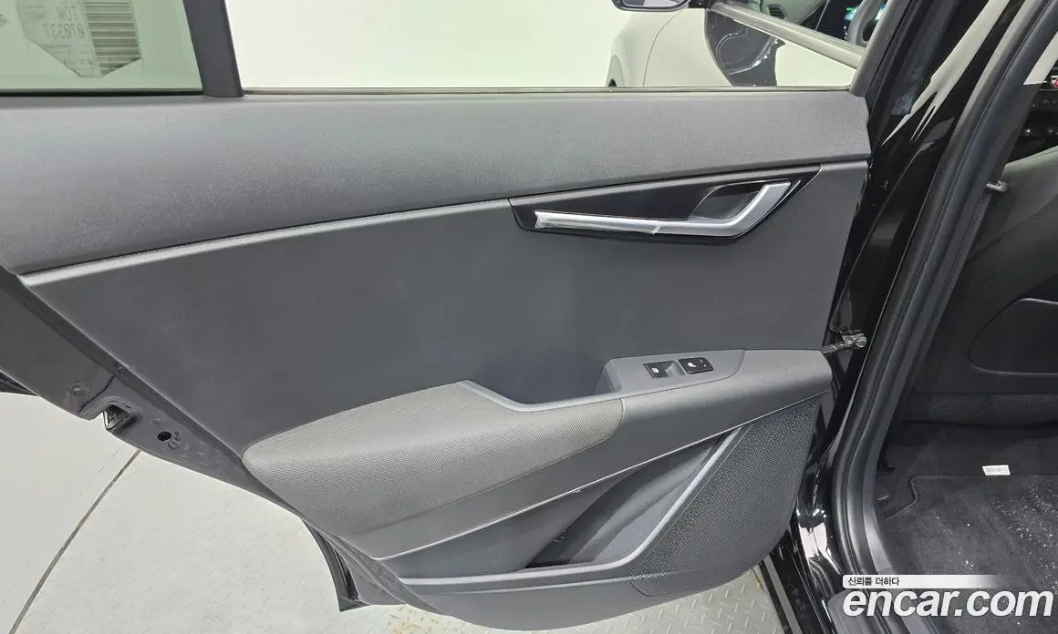Kia Niro 2023 0.2 автомат (гидро), фото 15