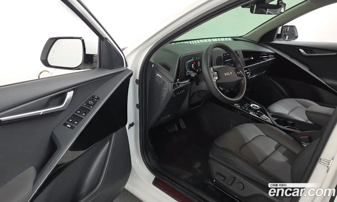 Kia Niro 2025 1.6 автомат (гидро), фото 13