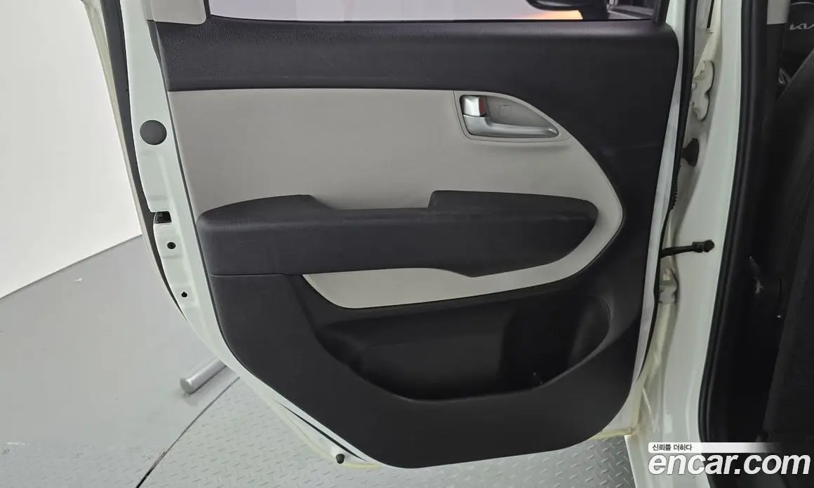 Kia Ray 2022 1.0 автомат (гидро), фото 15