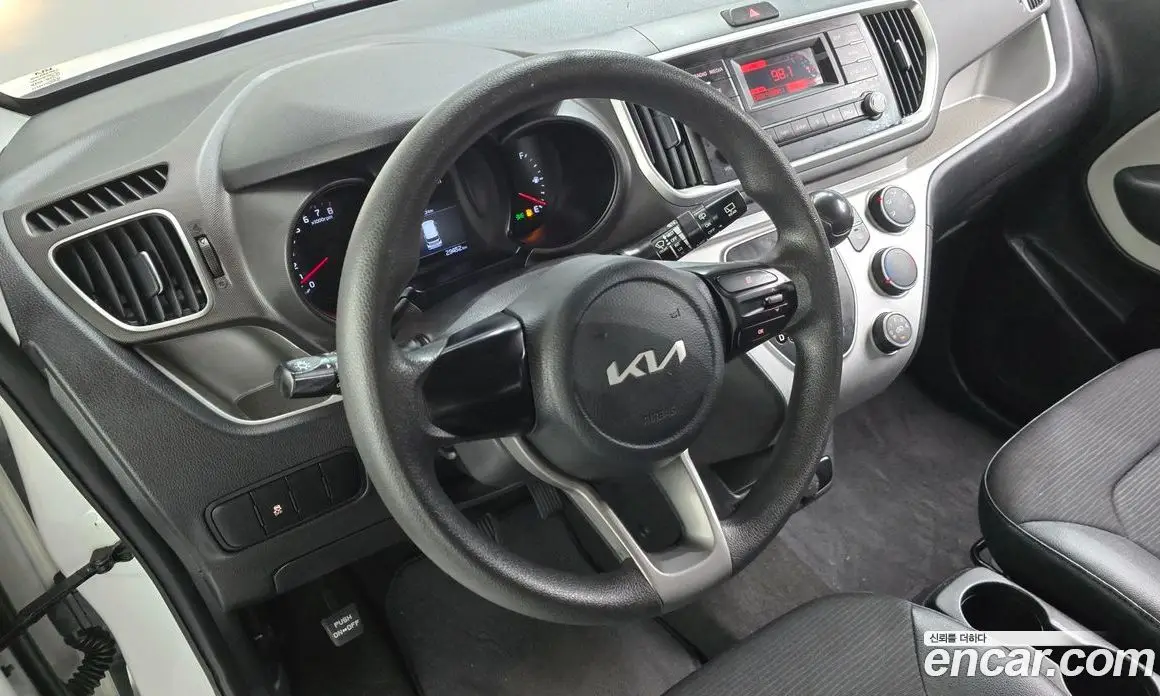 Kia Ray 2022 1.0 автомат (гидро), фото 19