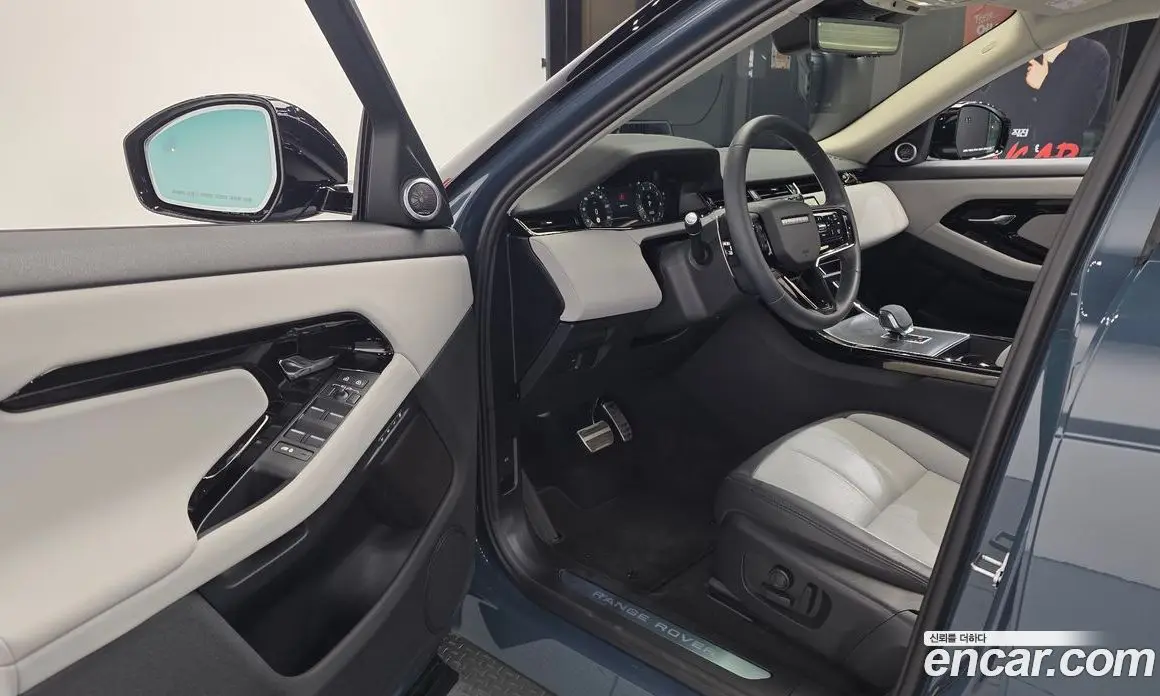Land Rover Range Rover Evoque 2024 2.0 автомат (гидро), фото 13