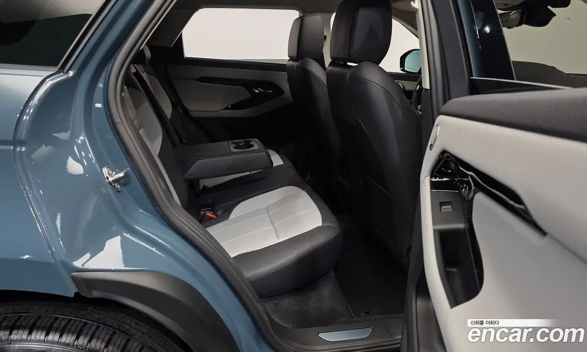 Land Rover Range Rover Evoque 2024 2.0 автомат (гидро), фото 18