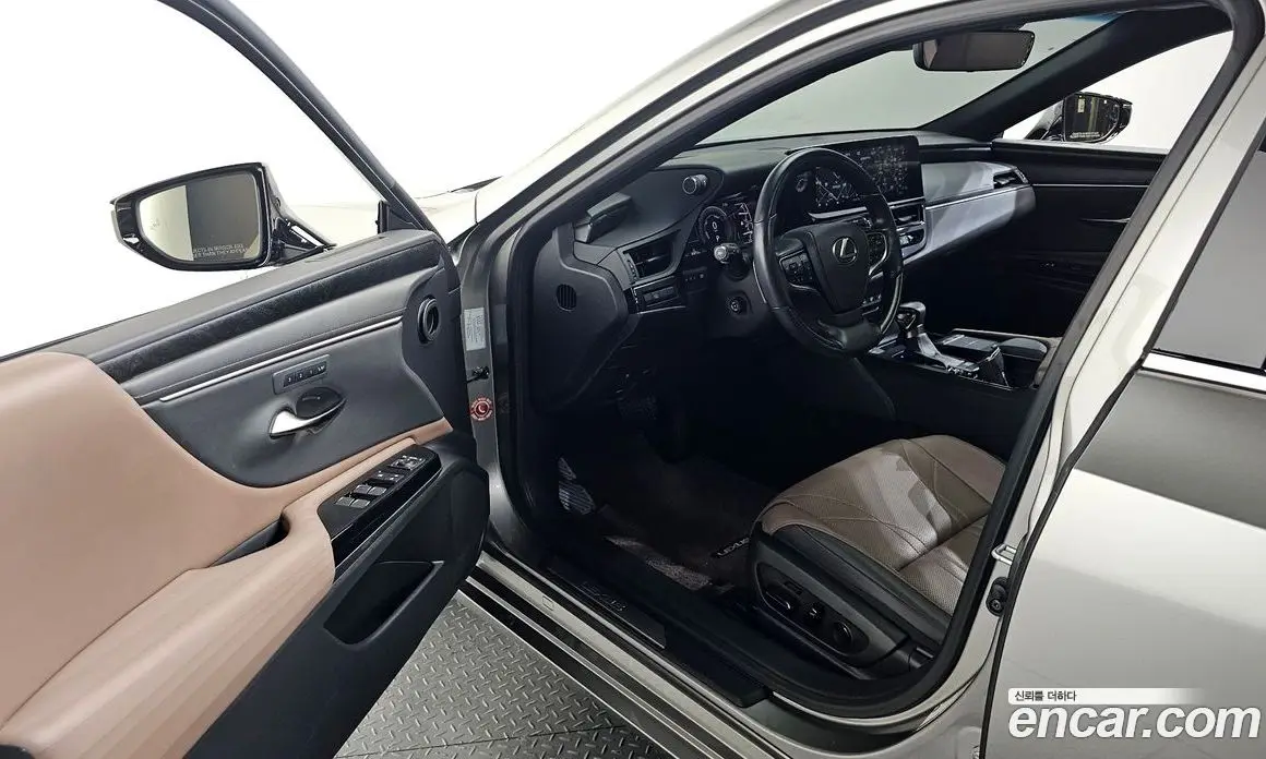 Lexus ES 2022 2.5 автомат (гидро), фото 13