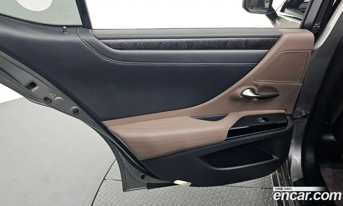 Lexus ES 2022 2.5 автомат (гидро), фото 15