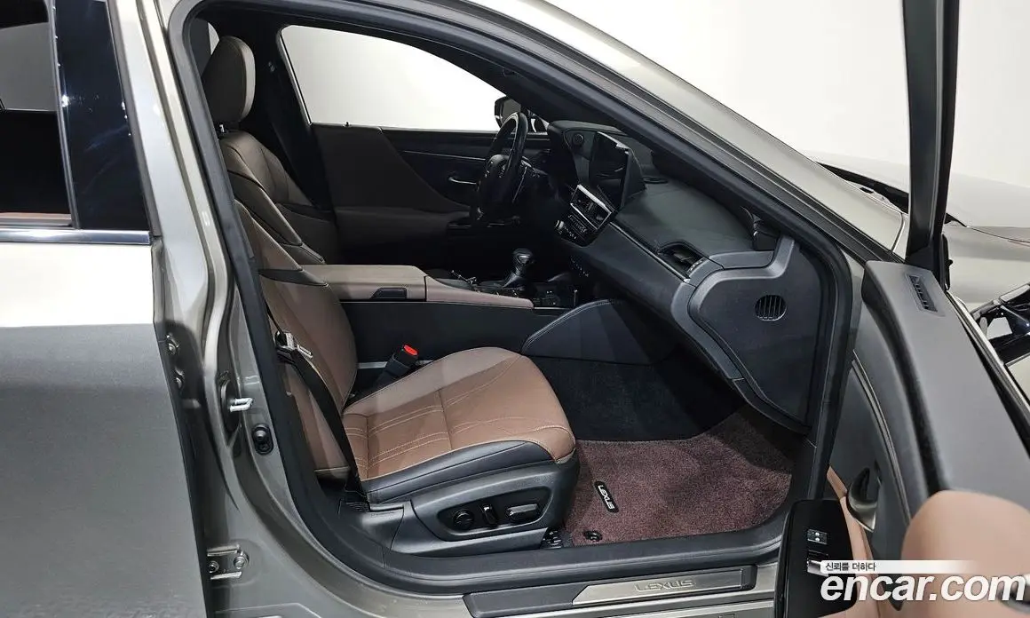 Lexus ES 2022 2.5 автомат (гидро), фото 16