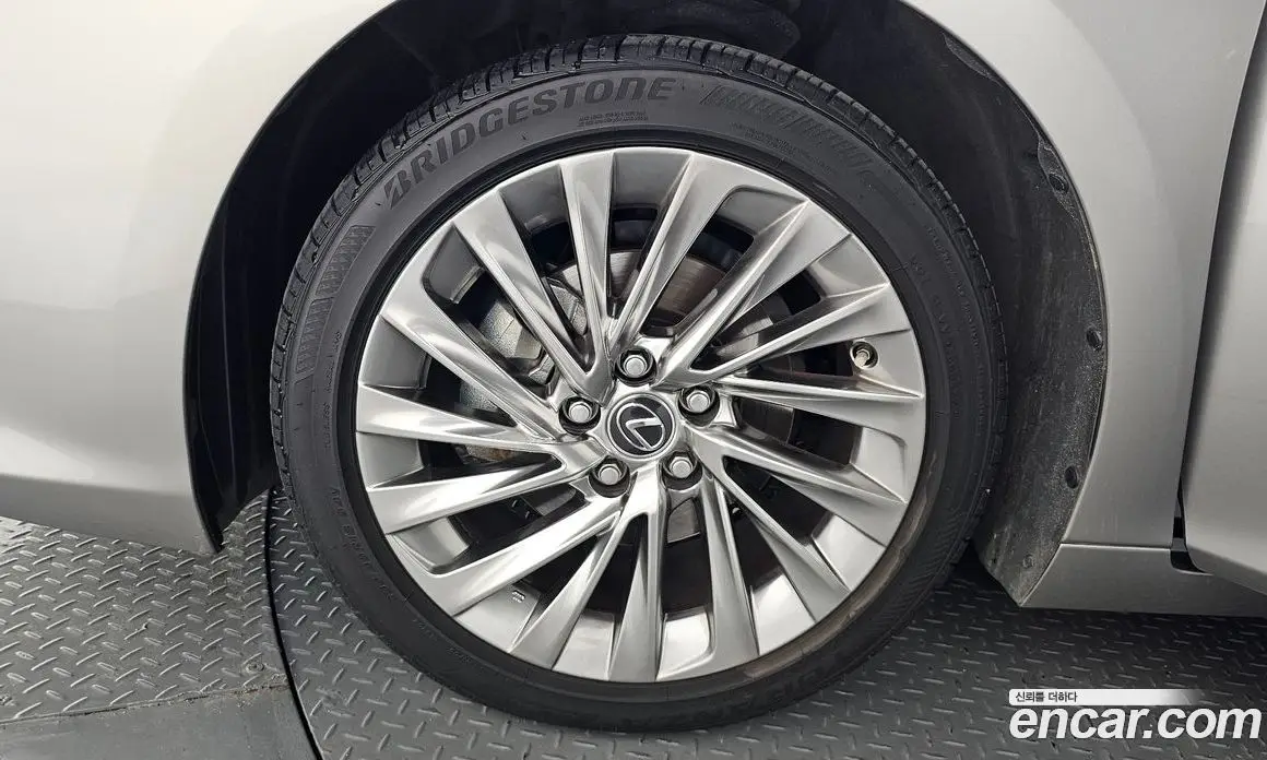 Lexus ES 2022 2.5 автомат (гидро), фото 5