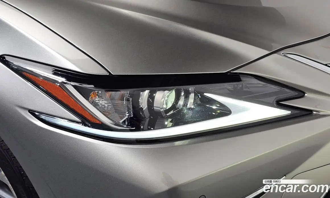Lexus ES 2022 2.5 автомат (гидро), фото 8