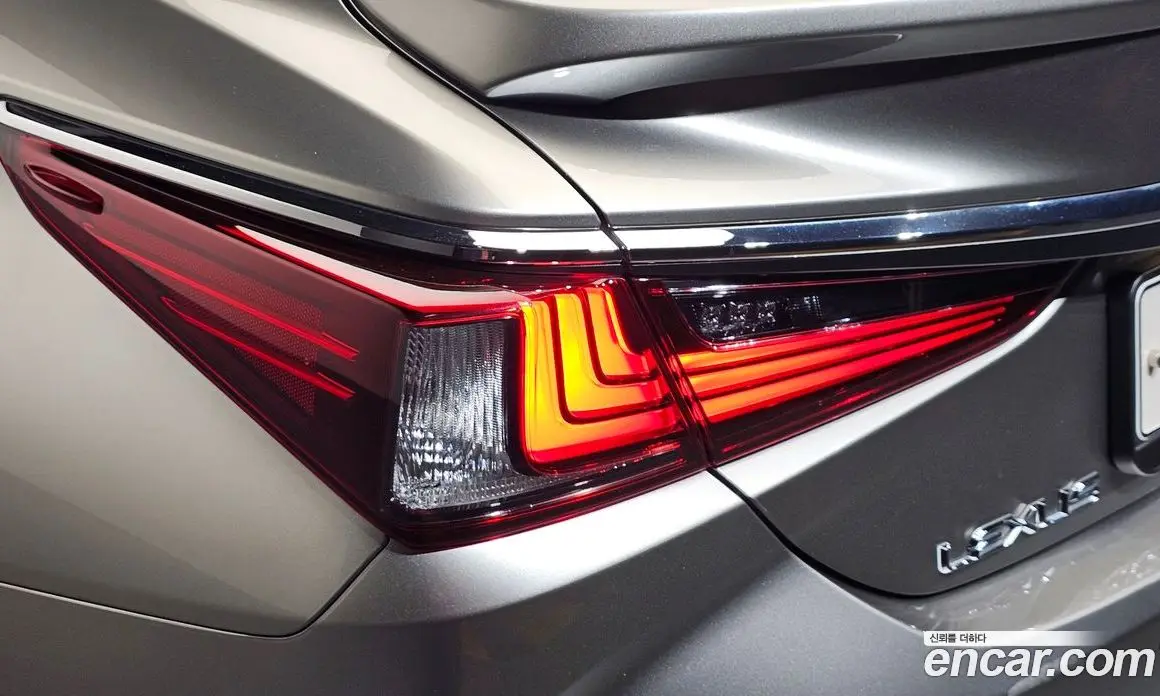 Lexus ES 2022 2.5 автомат (гидро), фото 9