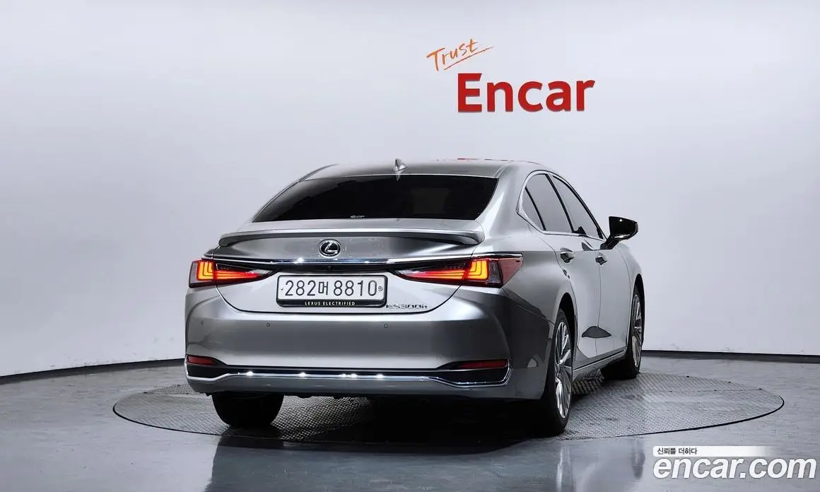 Lexus ES 2023 2.5 автомат (гидро), фото 4