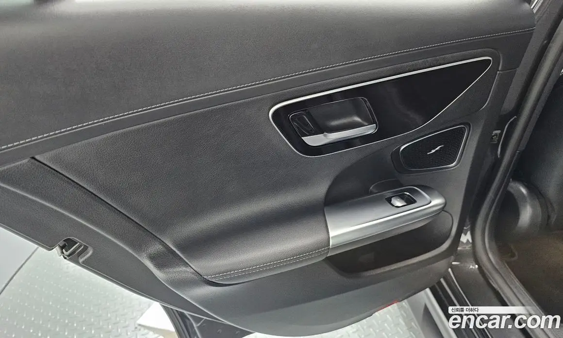 Mercedes-Benz C-Class 2022 2.0 автомат (гидро), фото 15