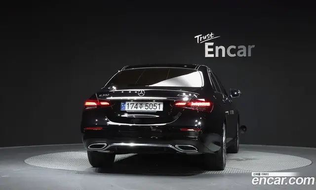 Mercedes-Benz E-Class 2022 2.0 автомат (гидро), миниатюра 4
