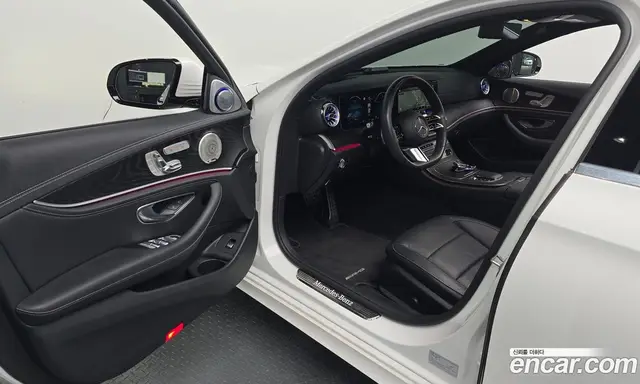Mercedes-Benz E-Class 2023 1.9 автомат (гидро), миниатюра 12