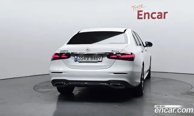 Mercedes-Benz E-Class 2023 1.9 автомат (гидро), миниатюра 3