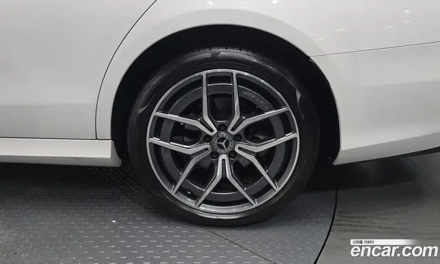Mercedes-Benz E-Class 2023 1.9 автомат (гидро), миниатюра 6