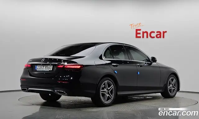 Mercedes-Benz E-Class 2023 2.0 автомат (гидро), миниатюра 1