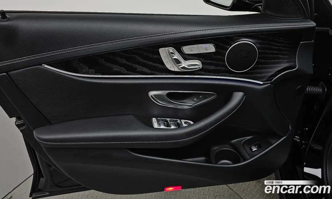 Mercedes-Benz E-Class 2023 2.0 автомат (гидро), фото 13