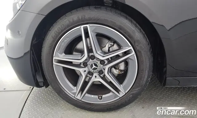 Mercedes-Benz E-Class 2023 2.0 автомат (гидро), миниатюра 4