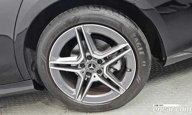 Mercedes-Benz E-Class 2023 2.0 автомат (гидро), миниатюра 6