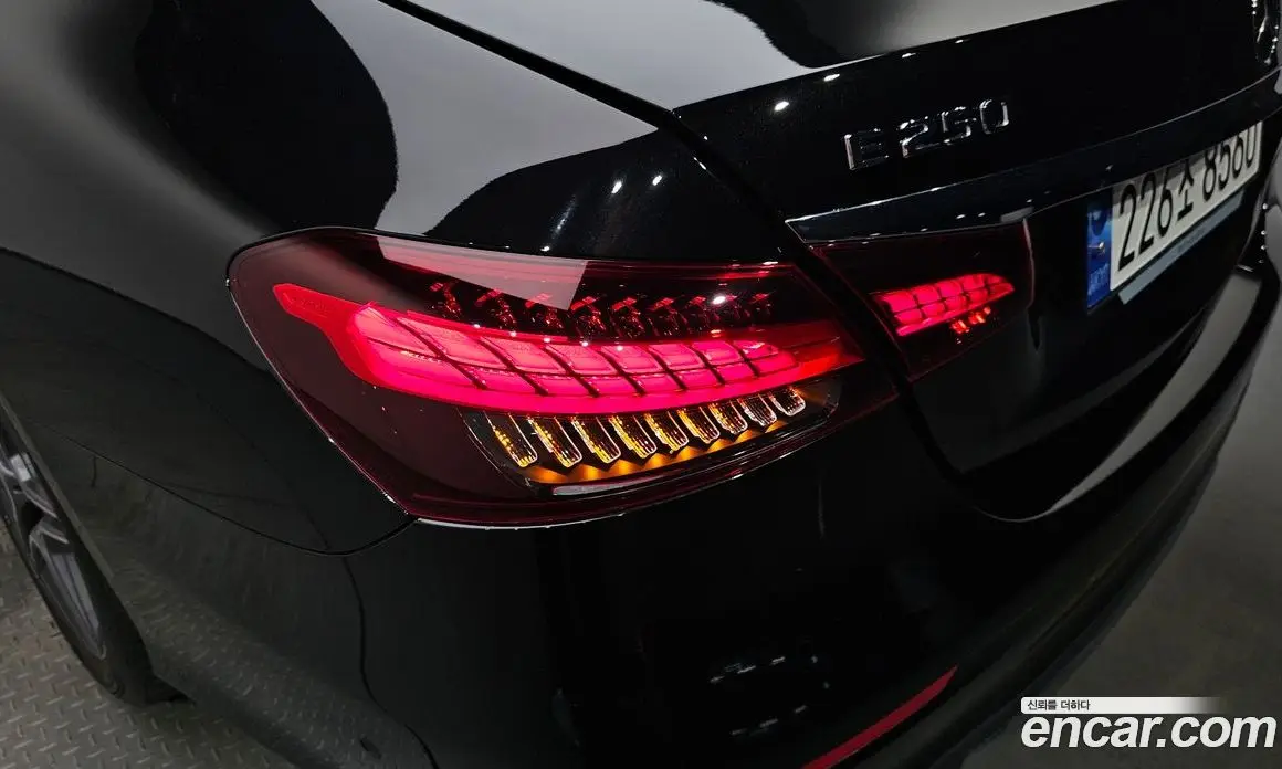 Mercedes-Benz E-Class 2023 2.0 автомат (гидро), фото 8
