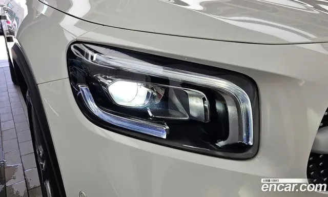 Mercedes-Benz GLB-Class 2022 2.0 автомат (гидро), миниатюра 8