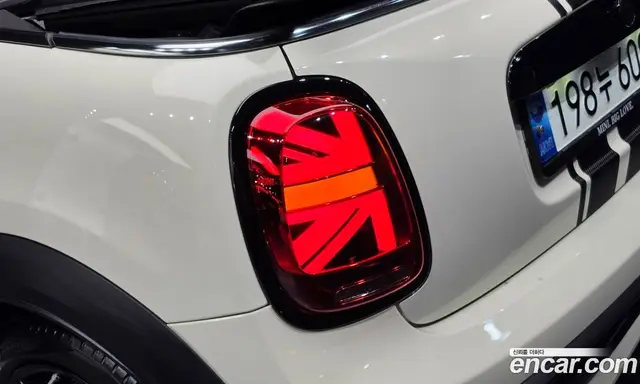 Mini Cooper Convertible 2021 2.0 автомат (гидро), миниатюра 9
