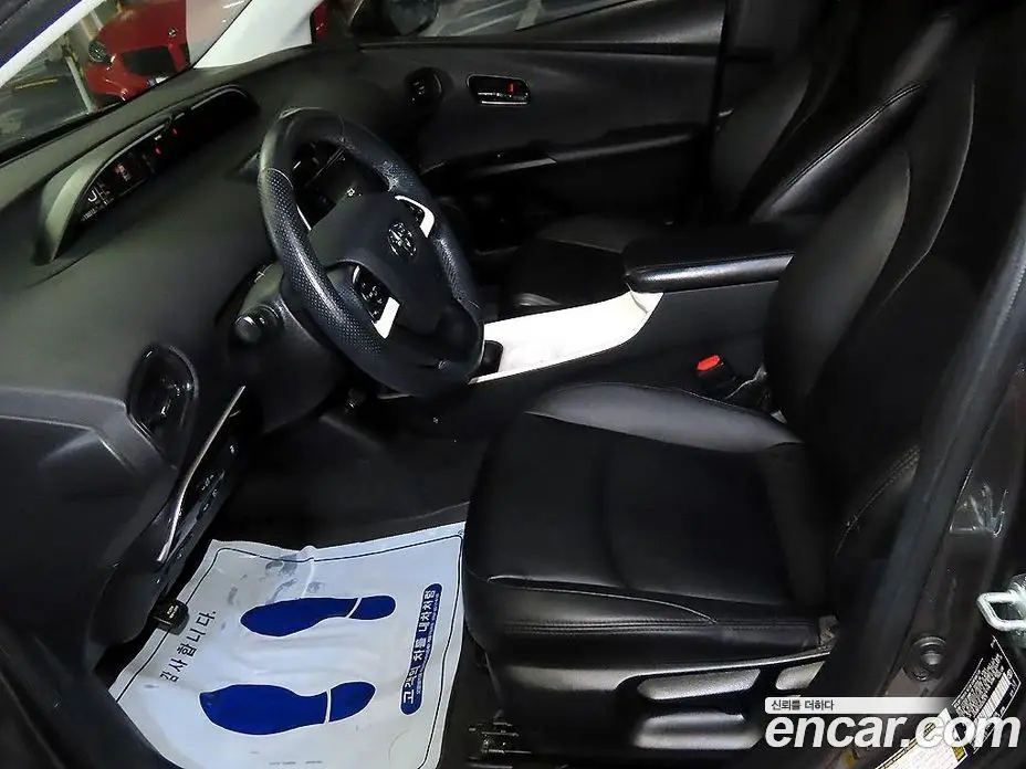 Toyota Prius 2016 1.8 автомат (вариатор), фото 14