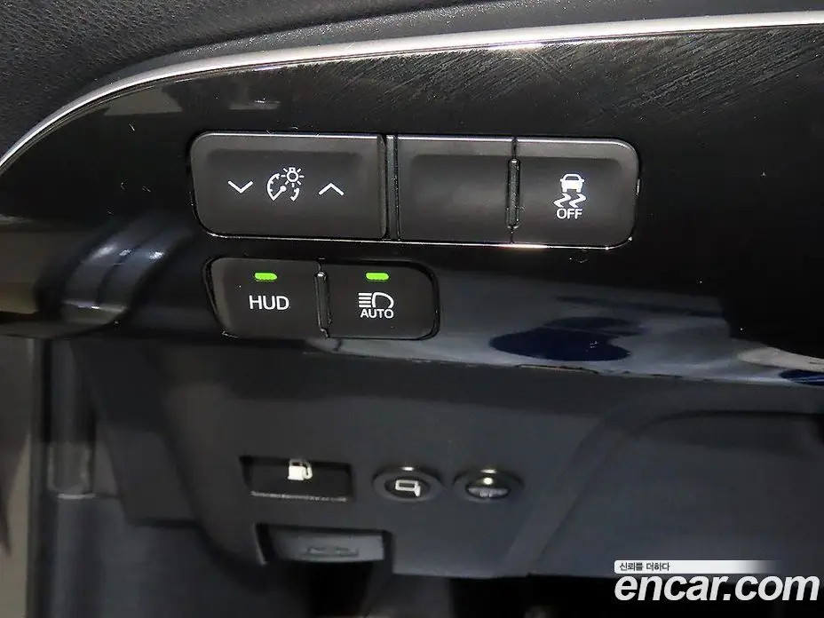 Toyota Prius 2016 1.8 автомат (вариатор), фото 3