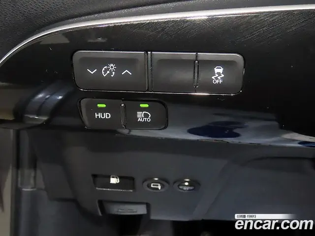 Toyota Prius 2016 1.8 автомат (вариатор), миниатюра 3