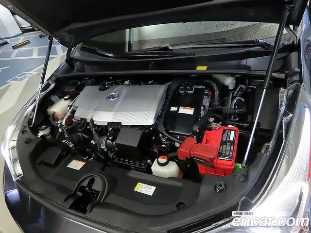 Toyota Prius 2016 1.8 автомат (вариатор), миниатюра 7