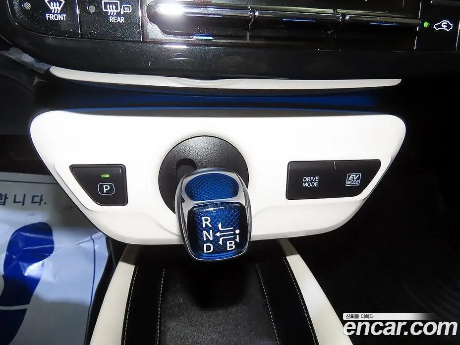 Toyota Prius 2016 1.8 автомат (вариатор), фото 9