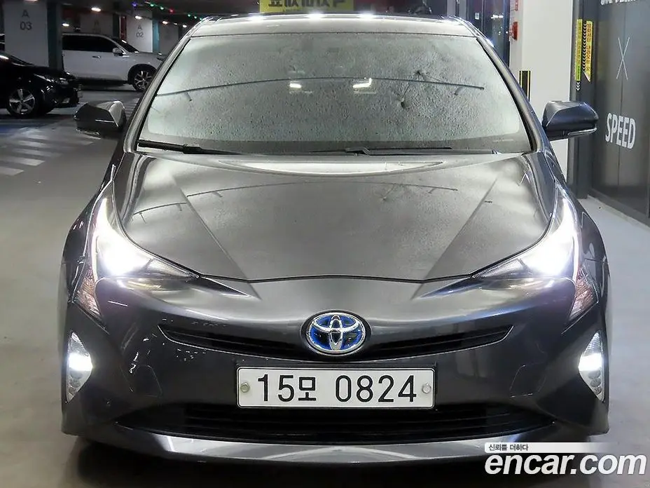 Toyota Prius 2016 1.8 автомат (вариатор), фото 10