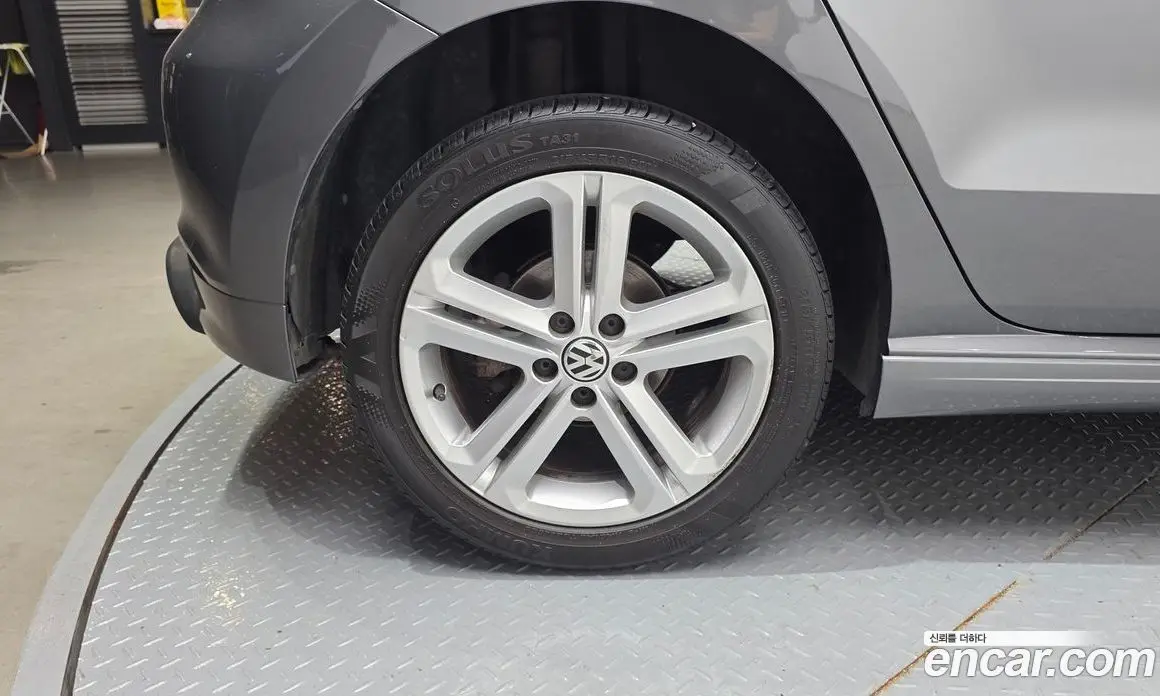 Volkswagen Polo 2014 1.6 автомат (гидро), фото 5