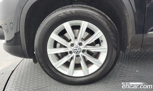 Volkswagen Tiguan 2013 2.0 автомат (гидро), миниатюра 5
