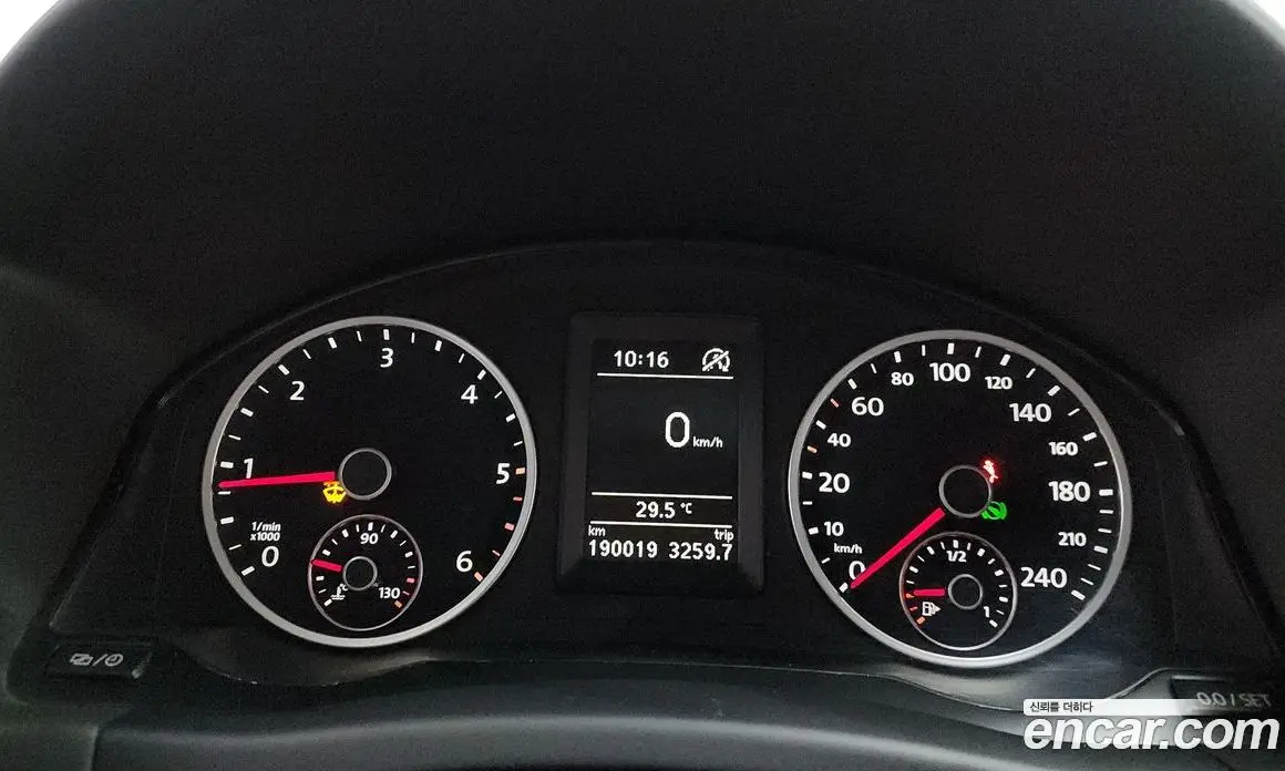 Volkswagen Tiguan 2013 2.0 автомат (гидро), фото 8