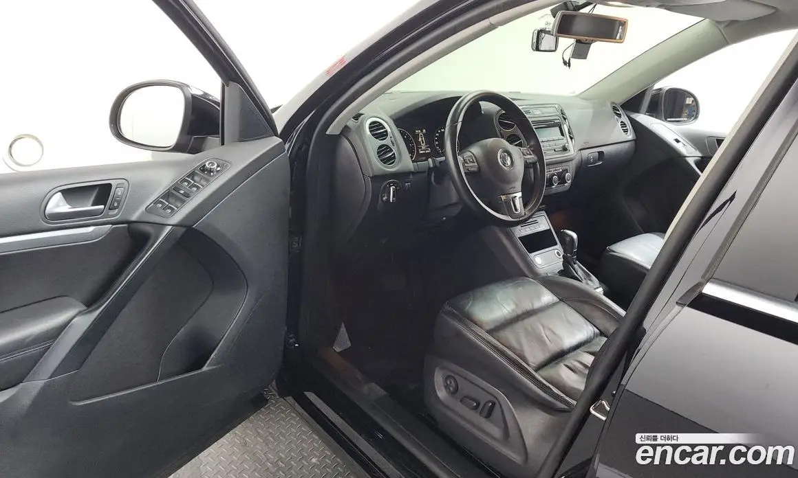 Volkswagen Tiguan 2013 2.0 автомат (гидро), фото 10