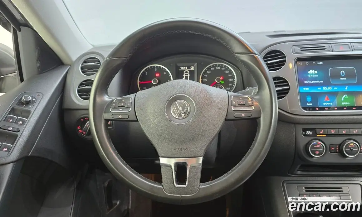 Volkswagen Tiguan 2015 2.0 автомат (гидро), фото 13
