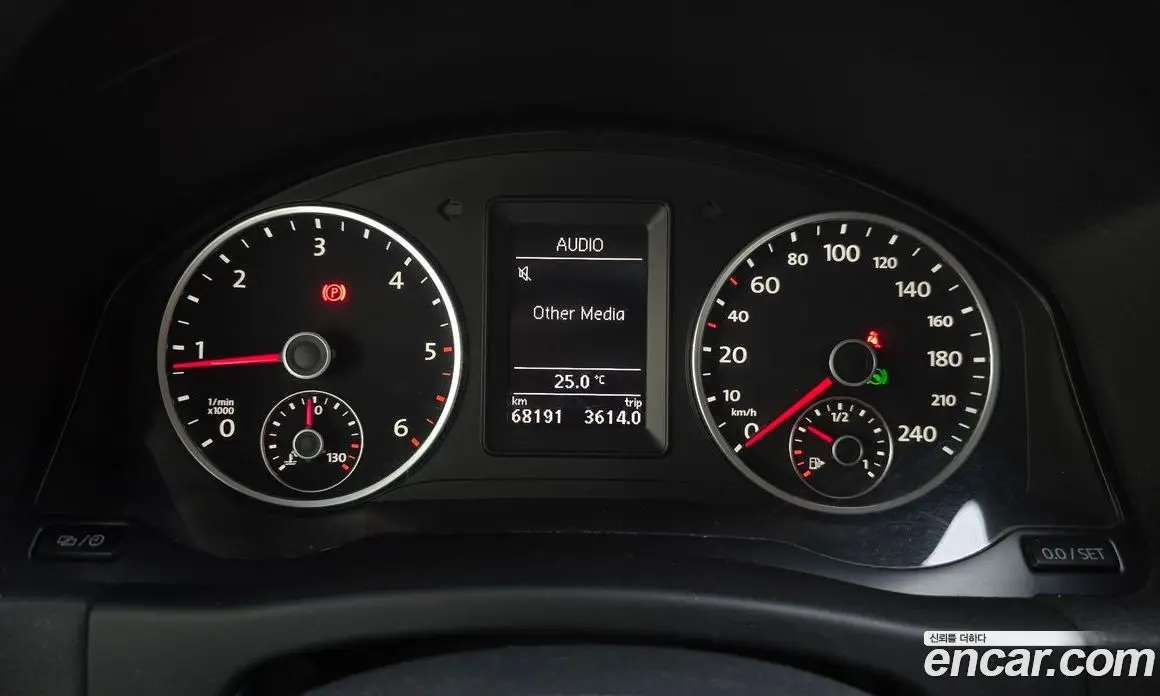 Volkswagen Tiguan 2015 2.0 автомат (гидро), фото 8