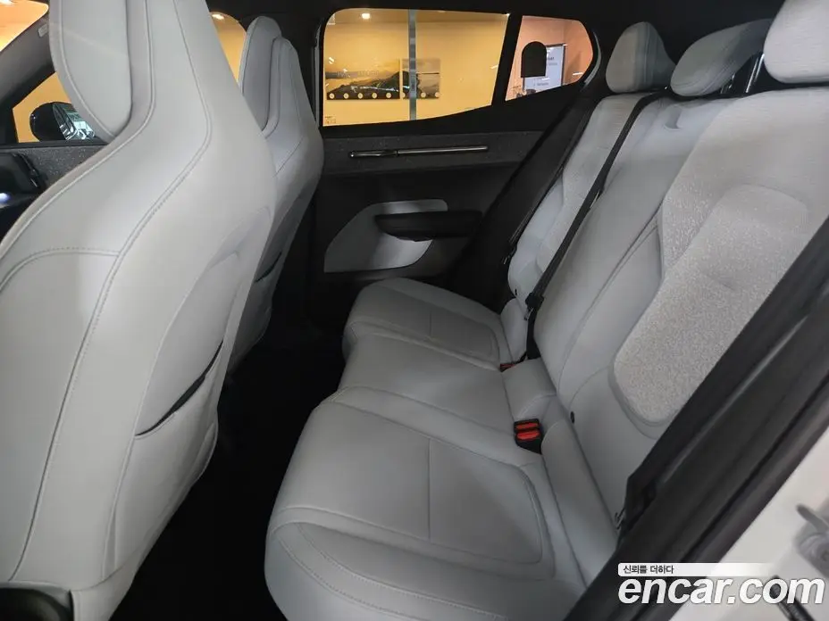 Volvo EX30 2025 0.2 автомат (гидро), фото 11