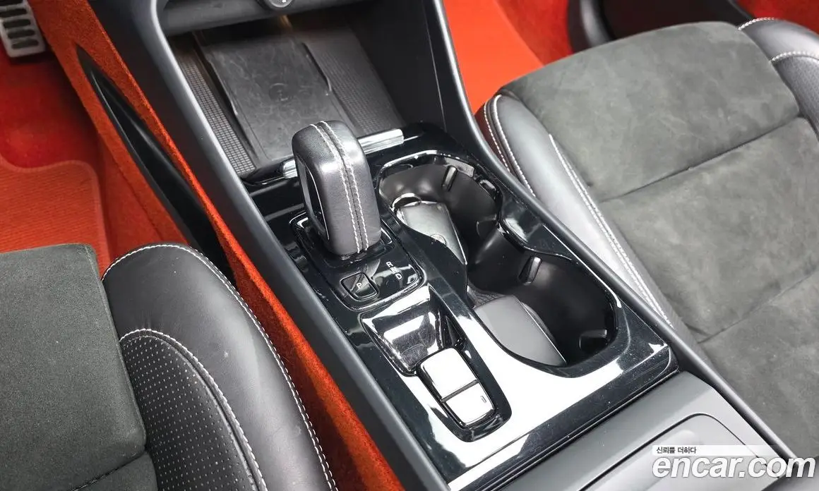 Volvo XC40 2019 2.0 автомат (гидро), фото 11