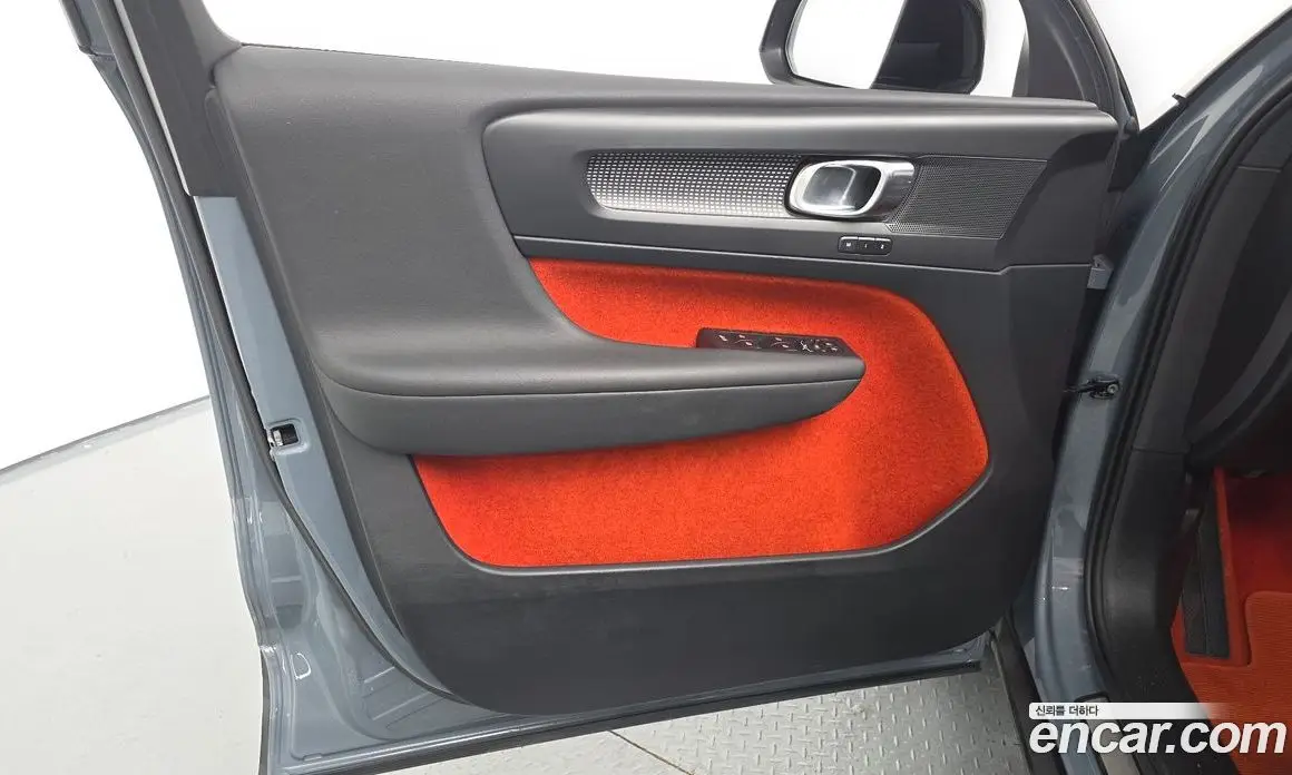 Volvo XC40 2019 2.0 автомат (гидро), фото 13