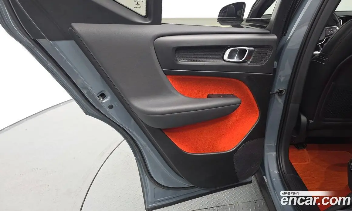 Volvo XC40 2019 2.0 автомат (гидро), фото 14