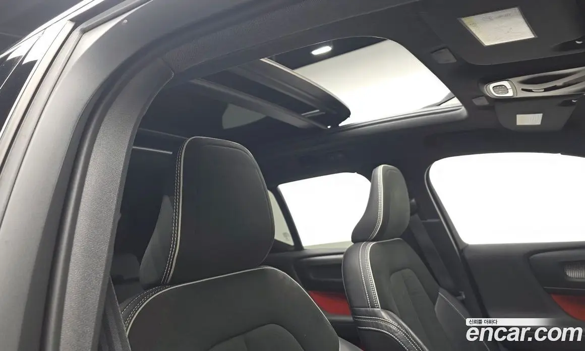 Volvo XC40 2019 2.0 автомат (гидро), фото 21