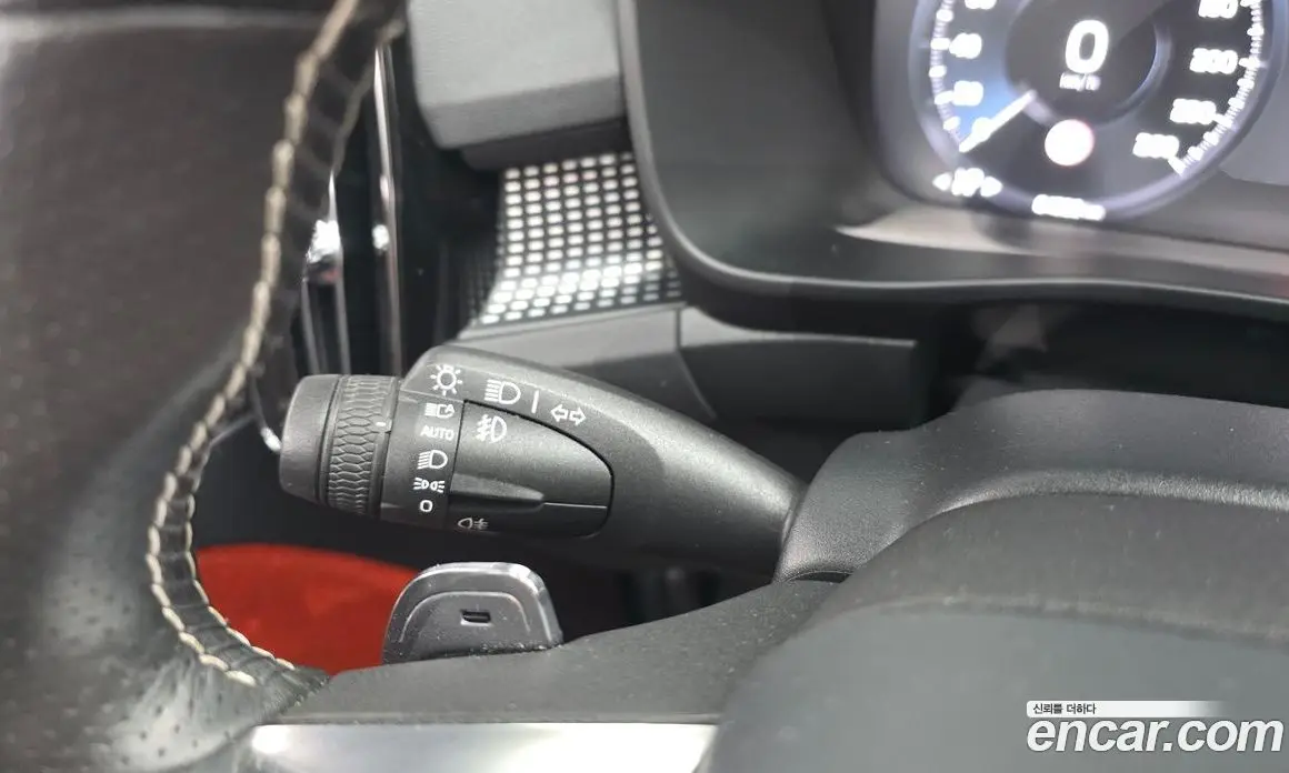 Volvo XC40 2019 2.0 автомат (гидро), фото 22
