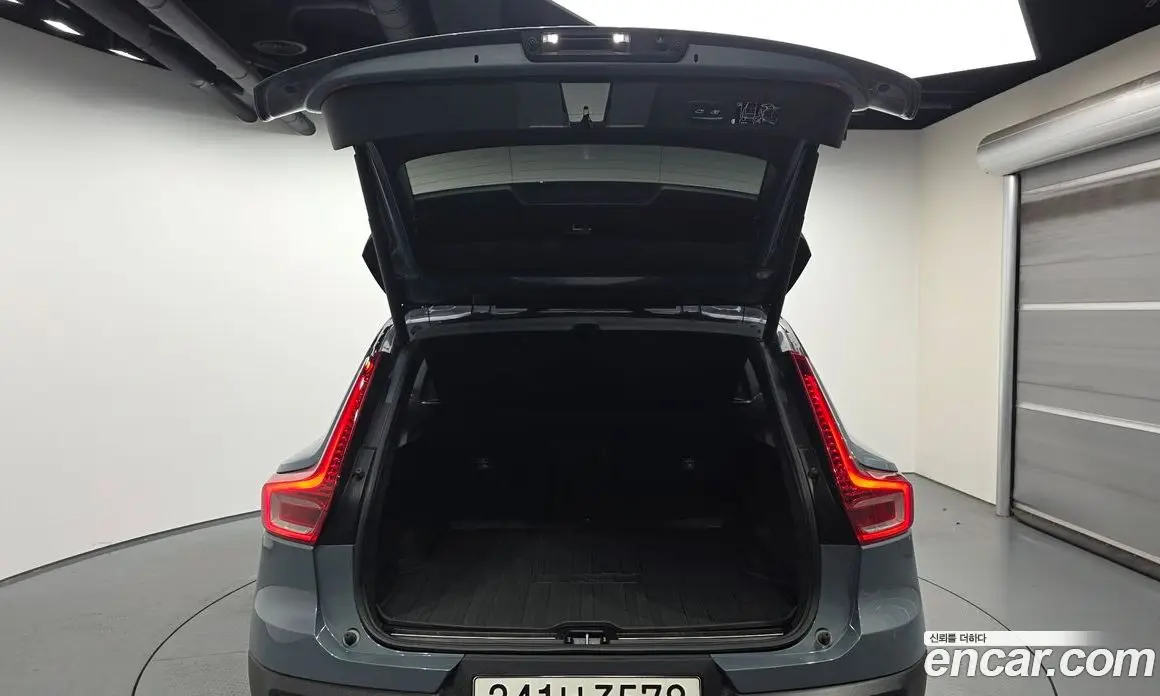Volvo XC40 2019 2.0 автомат (гидро), фото 25