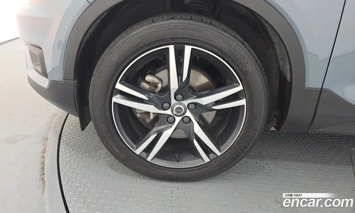 Volvo XC40 2019 2.0 автомат (гидро), фото 4