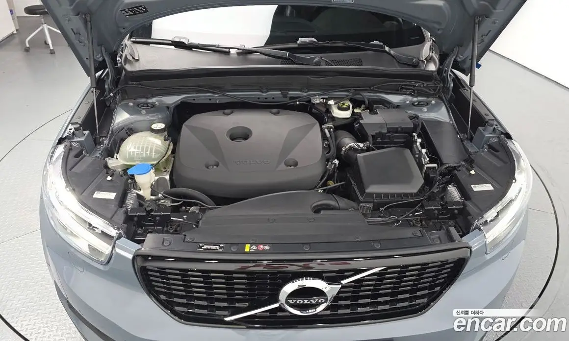 Volvo XC40 2019 2.0 автомат (гидро), фото 5